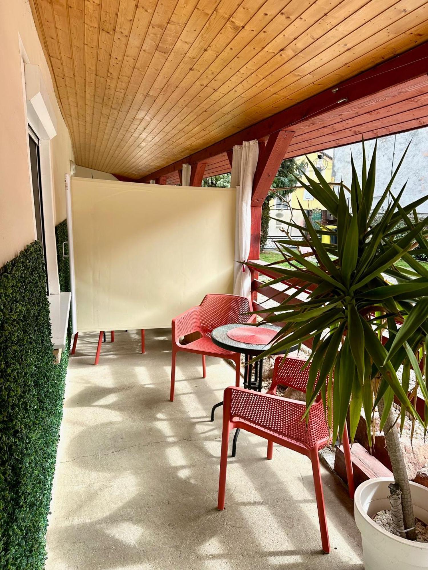 Do-Ti Apartmanhaz בלטונללה מראה חיצוני תמונה